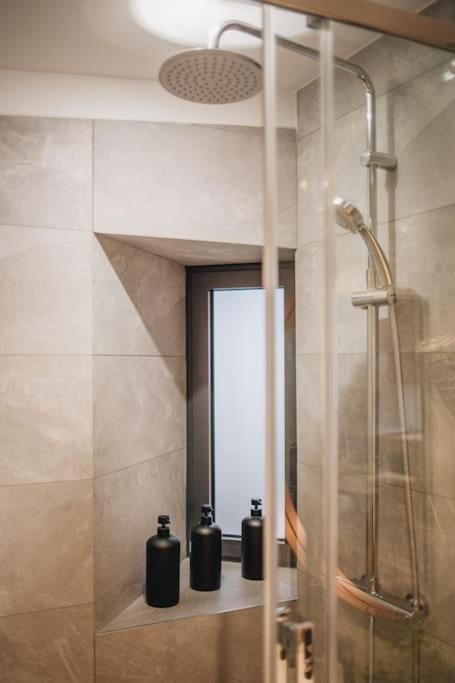 La Vie En Rose - Luxe, Calme & Hypercentre - 3* Apartment Annecy Bagian luar foto